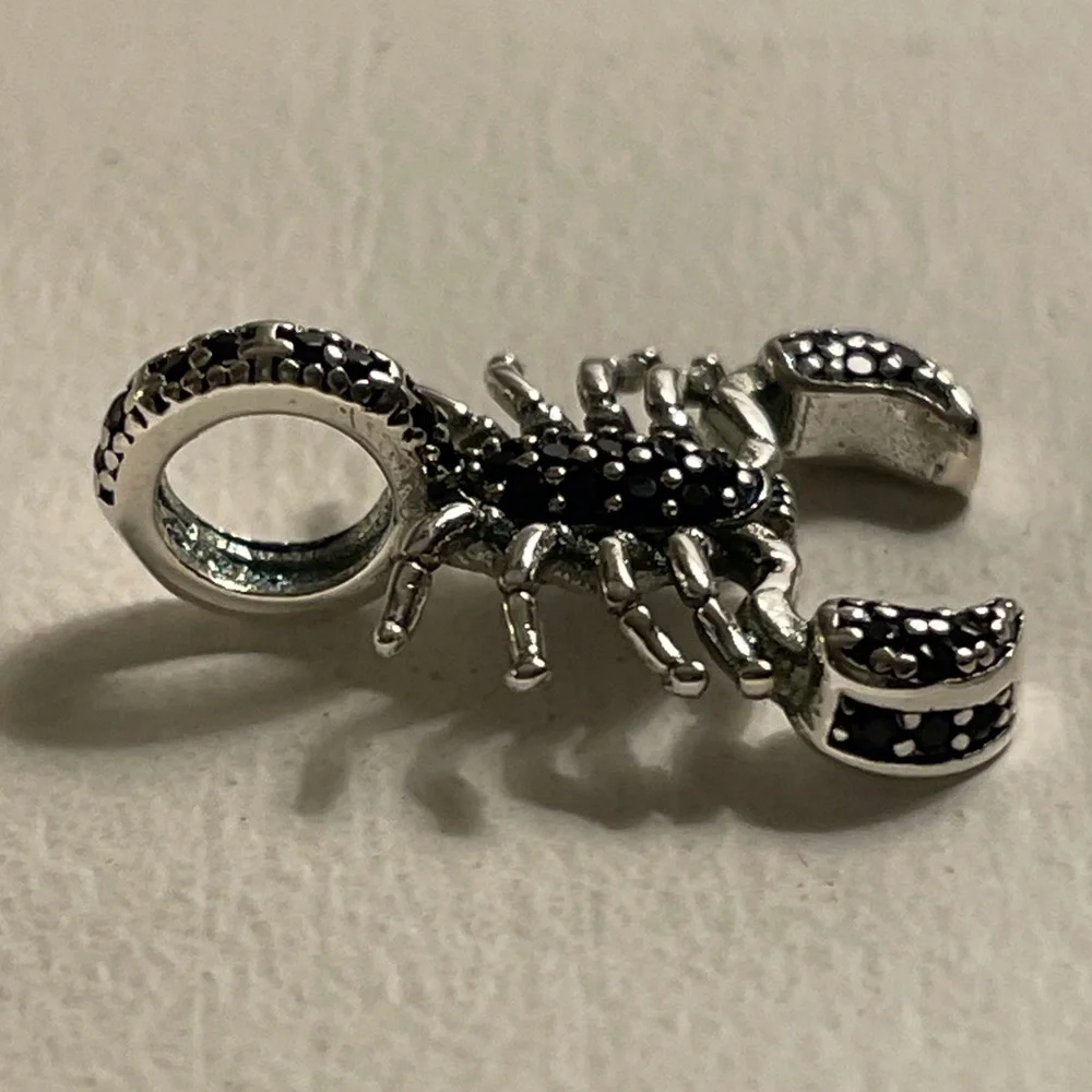 Bracelet Charm Scorpion with Black Rhinestones - Picture 3 of 8